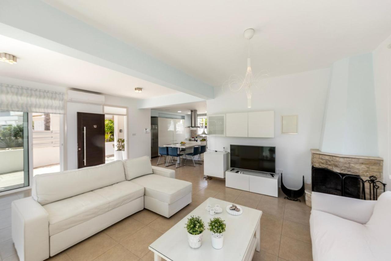 Protaras Sunrise Zen Seafront Villa Exterior foto